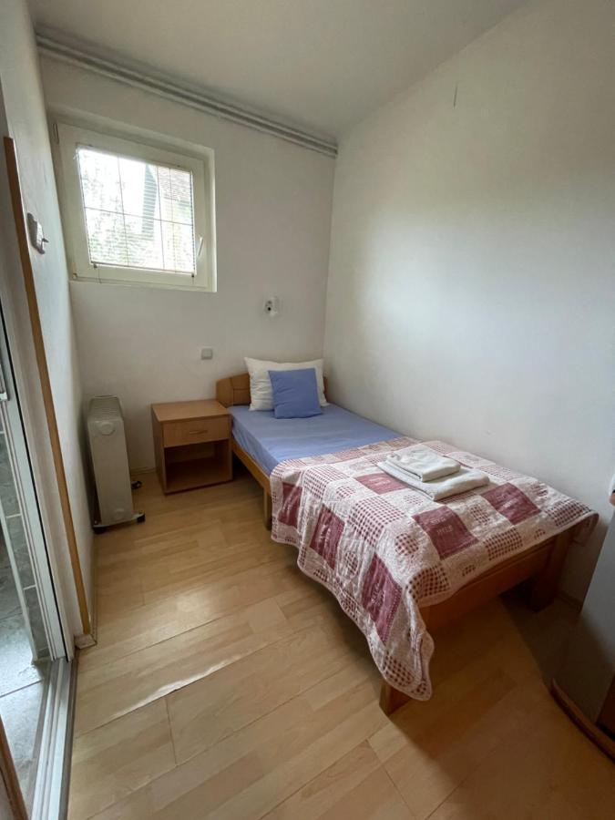 Guest House Luxotel Зренянин Екстер'єр фото