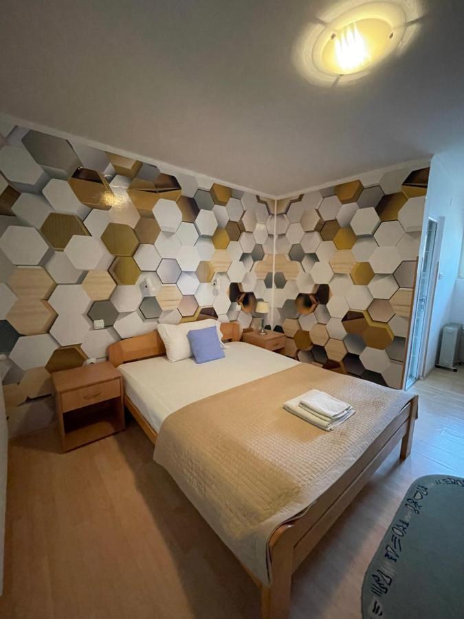 Guest House Luxotel Зренянин Екстер'єр фото