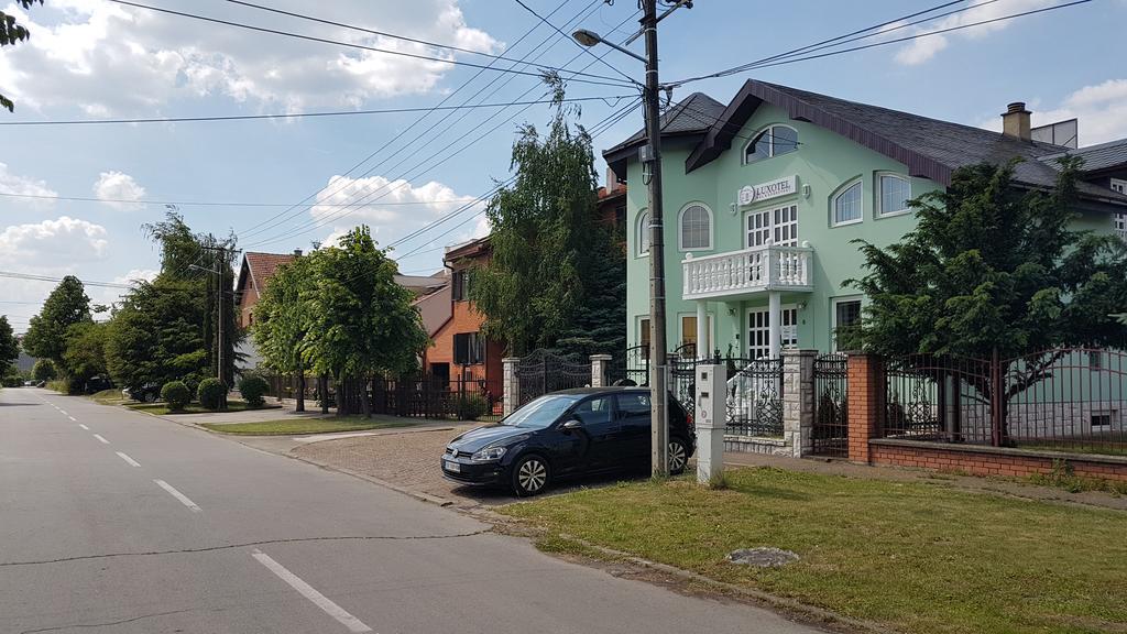 Guest House Luxotel Зренянин Екстер'єр фото