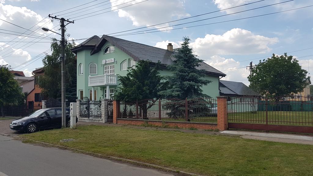 Guest House Luxotel Зренянин Екстер'єр фото